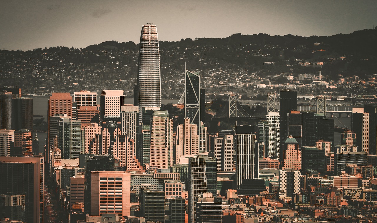 并在社交媒 并在社交媒